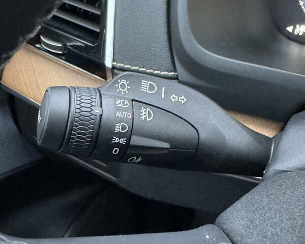 Чорний Вольво ХС90, об'ємом двигуна 1.97 л та пробігом 202 тис. км за 25499 $, фото 43 на Automoto.ua