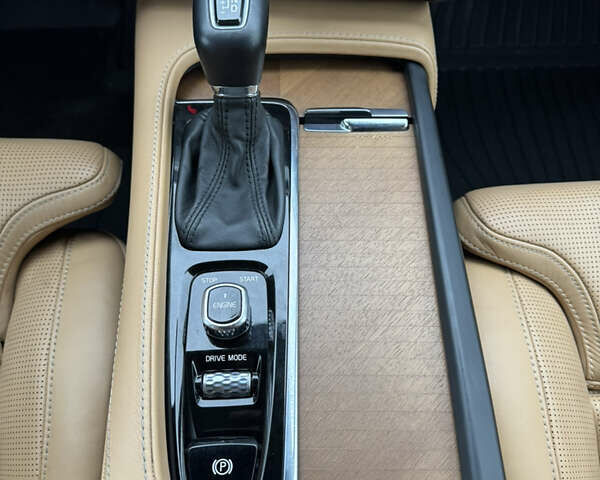 Чорний Вольво ХС90, об'ємом двигуна 1.97 л та пробігом 202 тис. км за 25499 $, фото 41 на Automoto.ua