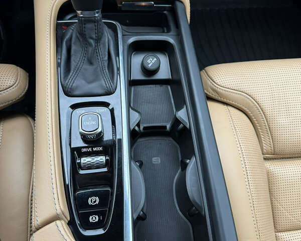 Чорний Вольво ХС90, об'ємом двигуна 1.97 л та пробігом 202 тис. км за 25499 $, фото 65 на Automoto.ua