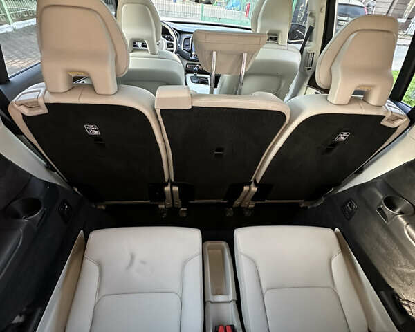 Чорний Вольво ХС90, об'ємом двигуна 2 л та пробігом 131 тис. км за 33900 $, фото 29 на Automoto.ua