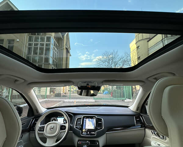 Чорний Вольво ХС90, об'ємом двигуна 2 л та пробігом 131 тис. км за 33900 $, фото 3 на Automoto.ua