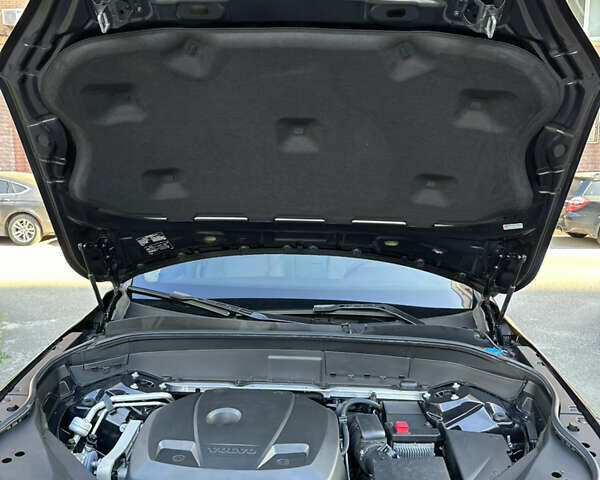 Чорний Вольво ХС90, об'ємом двигуна 2 л та пробігом 131 тис. км за 33900 $, фото 39 на Automoto.ua