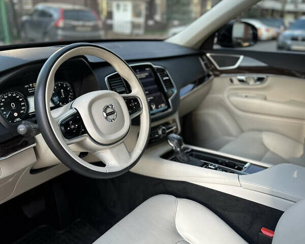 Чорний Вольво ХС90, об'ємом двигуна 2 л та пробігом 131 тис. км за 33900 $, фото 26 на Automoto.ua