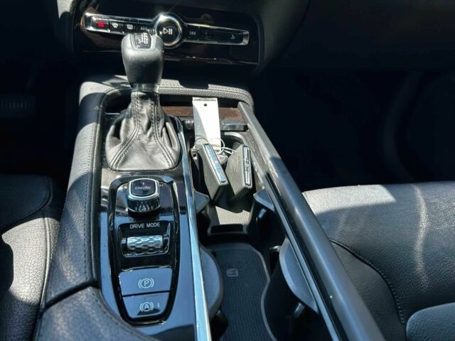 Вольво ХС90 2016 в Днепре (Днепропетровске) на Automoto.ua Черный Вольво ХС90, объемом двигателя 2 л и пробегом 71 тыс. км за 15600 $, фото 10 на Automoto.ua