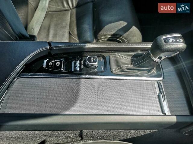 Вольво ХС90 2016 в Черновцах на Automoto.ua Черный Вольво ХС90, объемом двигателя 2 л и пробегом 212 тыс. км за 38953 $, фото 14 на Automoto.ua