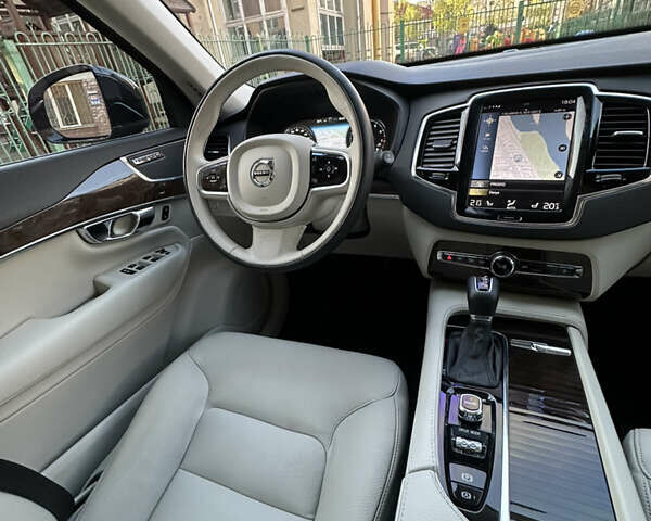 Чорний Вольво ХС90, об'ємом двигуна 2 л та пробігом 131 тис. км за 33900 $, фото 38 на Automoto.ua