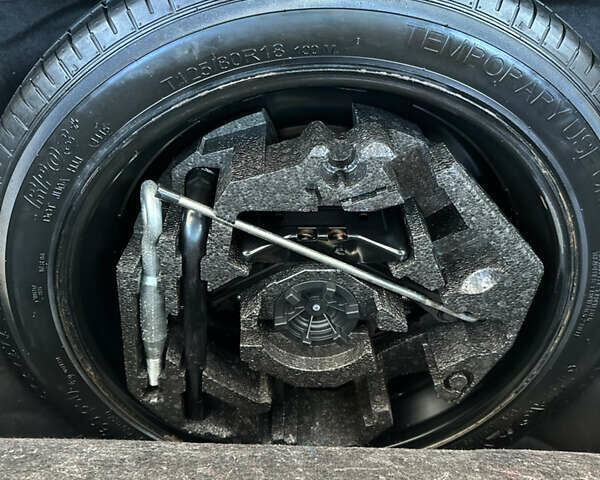 Чорний Вольво ХС90, об'ємом двигуна 2 л та пробігом 131 тис. км за 33900 $, фото 34 на Automoto.ua