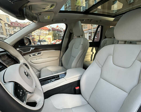 Чорний Вольво ХС90, об'ємом двигуна 2 л та пробігом 131 тис. км за 33900 $, фото 27 на Automoto.ua