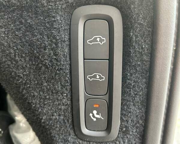 Черный Вольво ХС90, объемом двигателя 1.97 л и пробегом 288 тыс. км за 29780 $, фото 11 на Automoto.ua