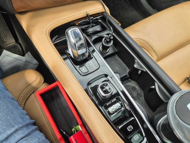 Черный Вольво ХС90, объемом двигателя 2 л и пробегом 79 тыс. км за 17788 $, фото 4 на Automoto.ua