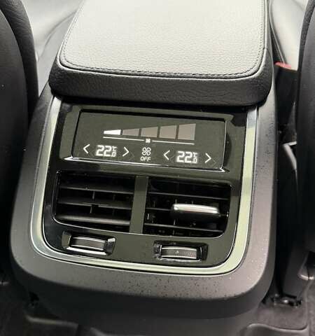 Чорний Вольво ХС90, об'ємом двигуна 2 л та пробігом 290 тис. км за 18500 $, фото 22 на Automoto.ua