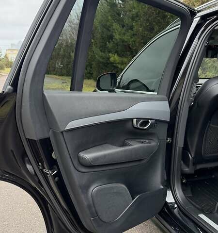 Чорний Вольво ХС90, об'ємом двигуна 2 л та пробігом 290 тис. км за 18500 $, фото 28 на Automoto.ua