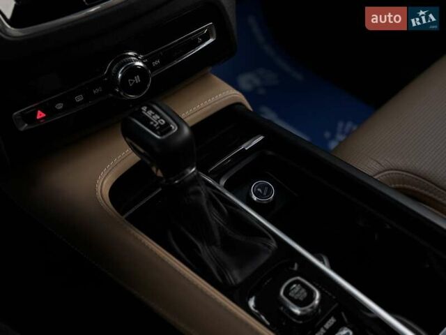 Чорний Вольво ХС90, об'ємом двигуна 1.97 л та пробігом 146 тис. км за 47990 $, фото 45 на Automoto.ua