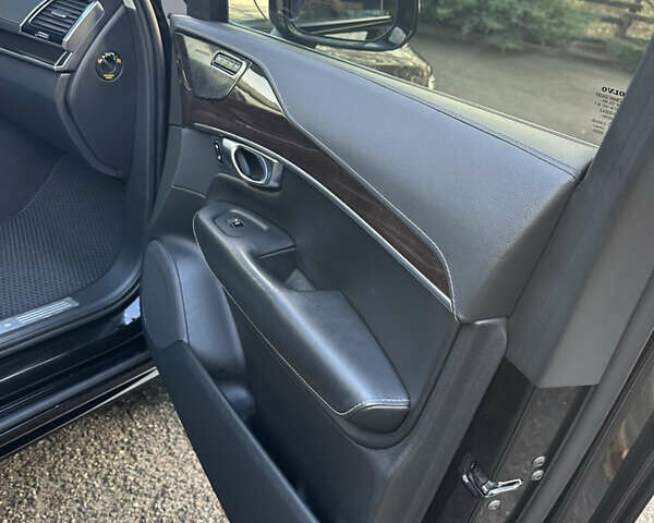 Чорний Вольво ХС90, об'ємом двигуна 2 л та пробігом 142 тис. км за 41000 $, фото 30 на Automoto.ua