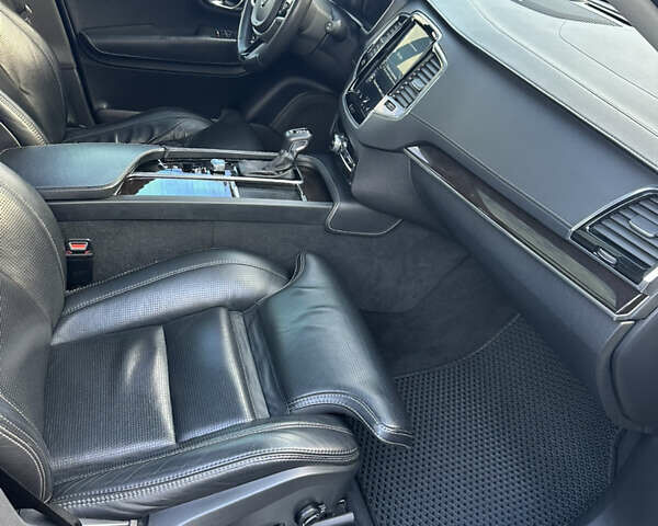 Чорний Вольво ХС90, об'ємом двигуна 2 л та пробігом 142 тис. км за 41000 $, фото 31 на Automoto.ua