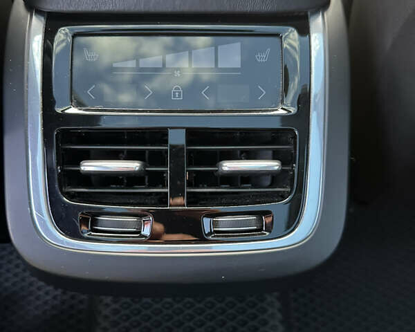 Чорний Вольво ХС90, об'ємом двигуна 2 л та пробігом 142 тис. км за 41000 $, фото 15 на Automoto.ua