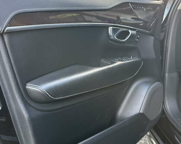 Чорний Вольво ХС90, об'ємом двигуна 2 л та пробігом 142 тис. км за 41000 $, фото 23 на Automoto.ua