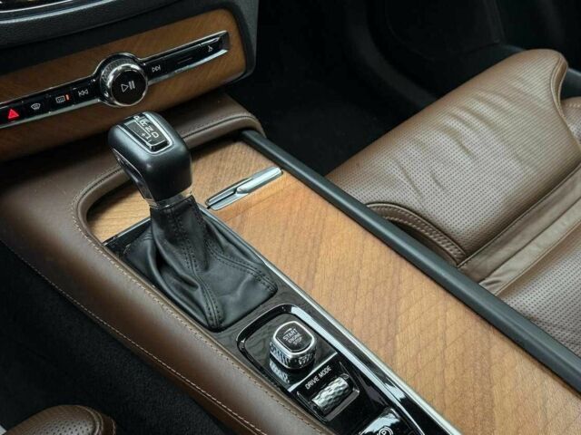 Чорний Вольво ХС90, об'ємом двигуна 2 л та пробігом 92 тис. км за 25500 $, фото 12 на Automoto.ua