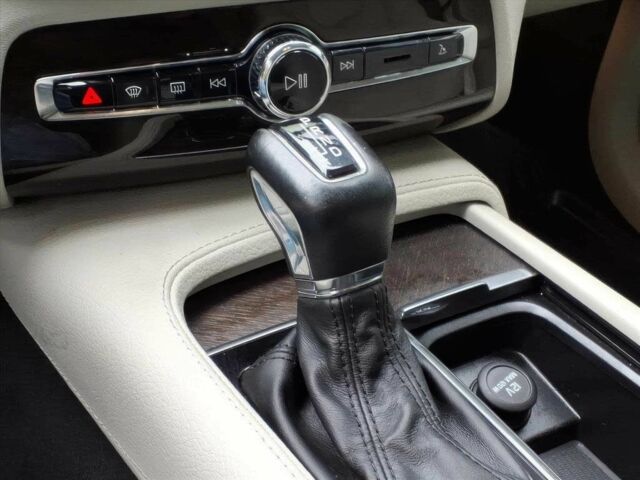 Черный Вольво ХС90, объемом двигателя 2 л и пробегом 46 тыс. км за 8700 $, фото 10 на Automoto.ua