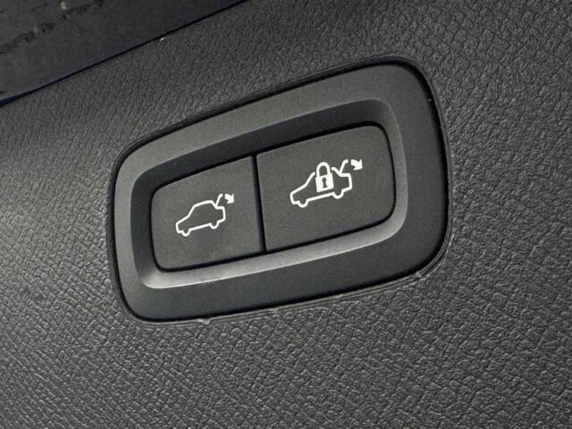 Чорний Вольво ХС90, об'ємом двигуна 2 л та пробігом 92 тис. км за 25500 $, фото 15 на Automoto.ua