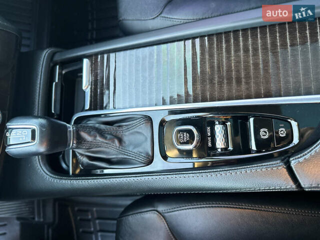 Черный Вольво ХС90, объемом двигателя 2 л и пробегом 261 тыс. км за 27000 $, фото 44 на Automoto.ua