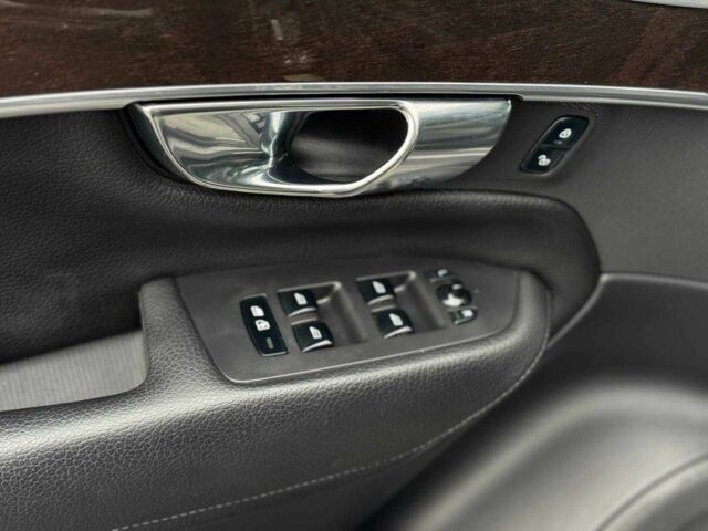 Вольво ХС90 2019 в Ровно на Automoto.ua Черный Вольво ХС90, объемом двигателя 2 л и пробегом 332 тыс. км за 21900 $, фото 8 на Automoto.ua