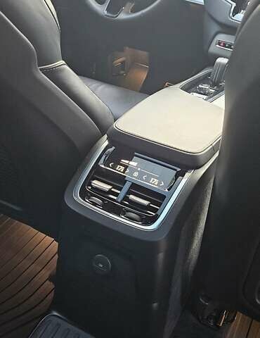 Чорний Вольво ХС90, об'ємом двигуна 2 л та пробігом 63 тис. км за 44000 $, фото 41 на Automoto.ua