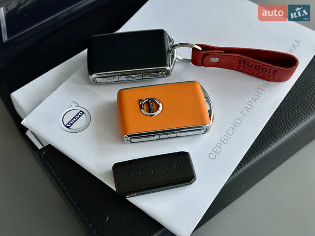 Черный Вольво ХС90, объемом двигателя 2 л и пробегом 82 тыс. км за 49900 $, фото 1 на Automoto.ua