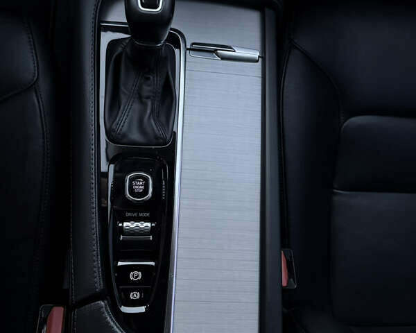 Черный Вольво ХС90, объемом двигателя 2 л и пробегом 161 тыс. км за 29500 $, фото 13 на Automoto.ua