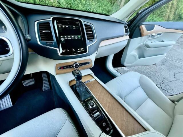 Чорний Вольво ХС90, об'ємом двигуна 2 л та пробігом 25 тис. км за 26600 $, фото 10 на Automoto.ua