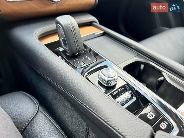 Вольво ХС90 2021 в Чернигове на Automoto.ua Черный Вольво ХС90, объемом двигателя 1.97 л и пробегом 84 тыс. км за 45900 $, фото 31 на Automoto.ua