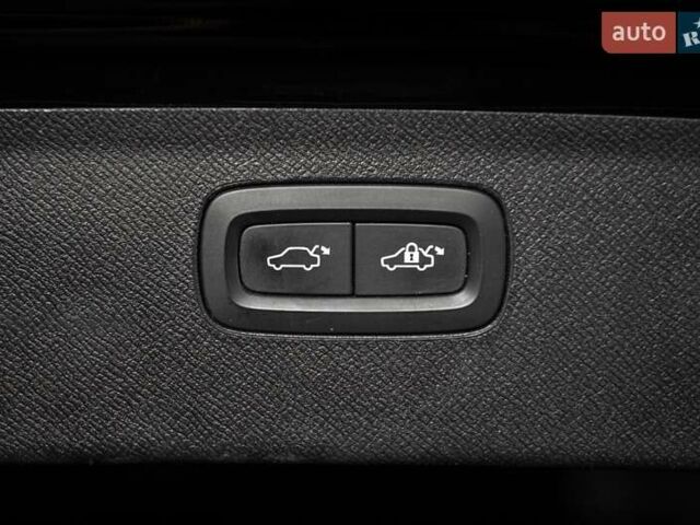 Чорний Вольво ХС90, об'ємом двигуна 1.97 л та пробігом 135 тис. км за 49900 $, фото 42 на Automoto.ua