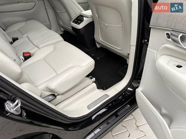 Чорний Вольво ХС90, об'ємом двигуна 1.97 л та пробігом 14 тис. км за 44000 $, фото 15 на Automoto.ua