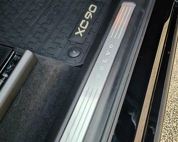 Черный Вольво ХС90, объемом двигателя 1.97 л и пробегом 20 тыс. км за 92000 $, фото 29 на Automoto.ua