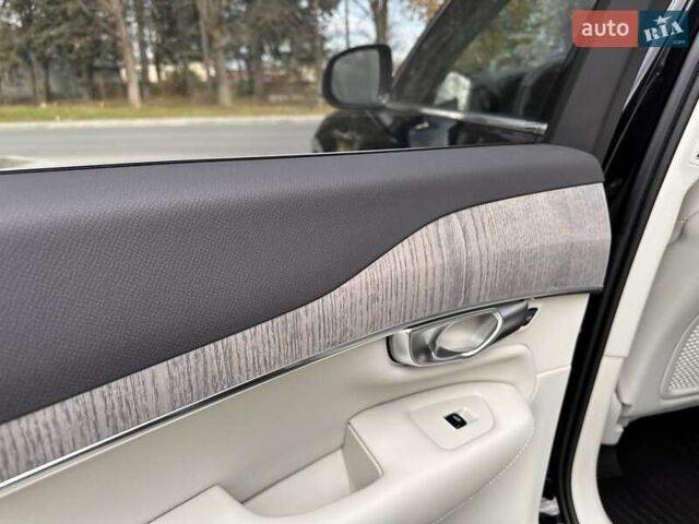 Чорний Вольво ХС90, об'ємом двигуна 1.97 л та пробігом 14 тис. км за 44000 $, фото 16 на Automoto.ua