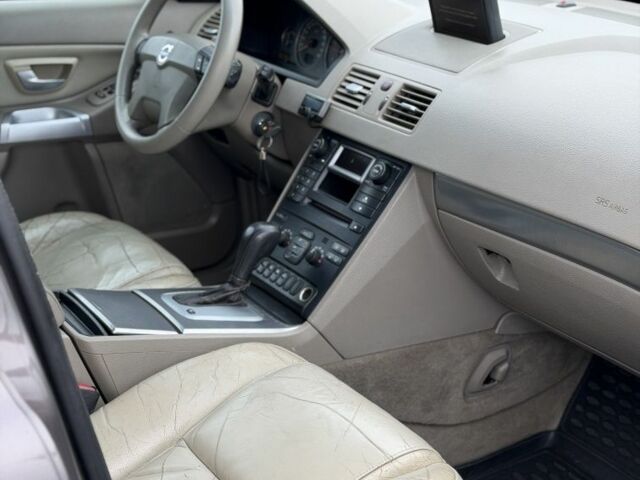 Коричневый Вольво ХС90, объемом двигателя 2.4 л и пробегом 380 тыс. км за 6100 $, фото 10 на Automoto.ua