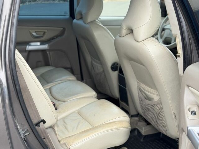 Коричневый Вольво ХС90, объемом двигателя 2.4 л и пробегом 380 тыс. км за 6100 $, фото 11 на Automoto.ua