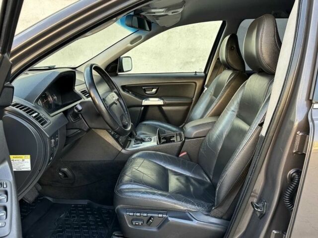 Коричневый Вольво ХС90, объемом двигателя 2.4 л и пробегом 234 тыс. км за 3200 $, фото 6 на Automoto.ua