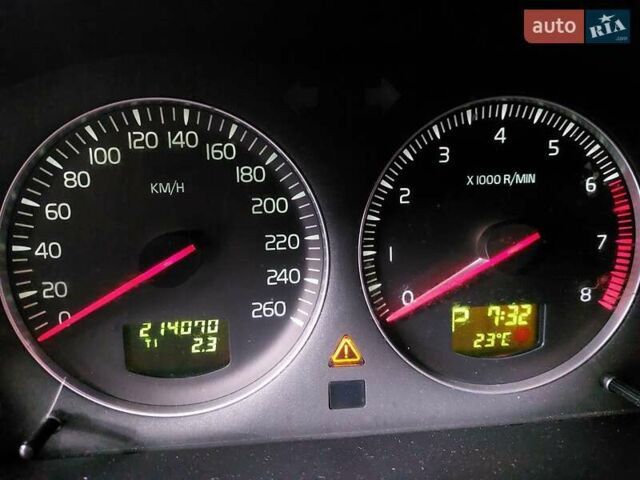 Коричневый Вольво ХС90, объемом двигателя 2.5 л и пробегом 215 тыс. км за 11299 $, фото 9 на Automoto.ua