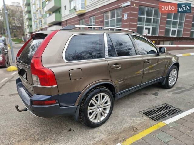 Коричневый Вольво ХС90, объемом двигателя 2.4 л и пробегом 420 тыс. км за 14000 $, фото 1 на Automoto.ua
