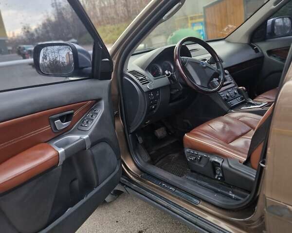 Коричневый Вольво ХС90, объемом двигателя 2.4 л и пробегом 420 тыс. км за 14000 $, фото 14 на Automoto.ua