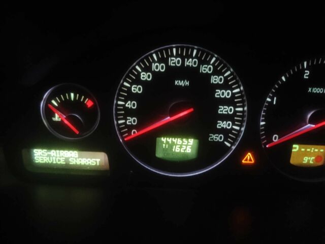 Красный Вольво ХС90, объемом двигателя 0 л и пробегом 444 тыс. км за 5300 $, фото 10 на Automoto.ua