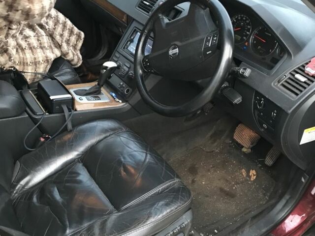Вольво ХС90 2004 в Славянске на Automoto.ua Красный Вольво ХС90, объемом двигателя 2.4 л и пробегом 300 тыс. км за 3300 $, фото 7 на Automoto.ua