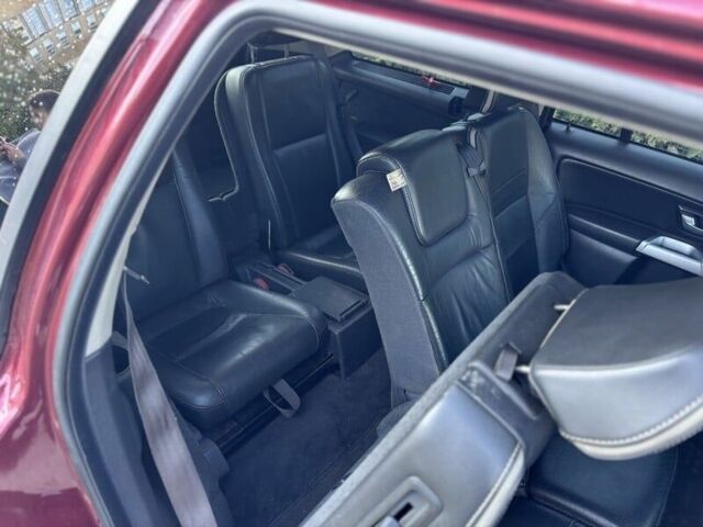 Красный Вольво ХС90, объемом двигателя 2.4 л и пробегом 189 тыс. км за 2275 $, фото 17 на Automoto.ua