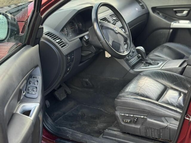 Красный Вольво ХС90, объемом двигателя 2.4 л и пробегом 422 тыс. км за 6500 $, фото 6 на Automoto.ua