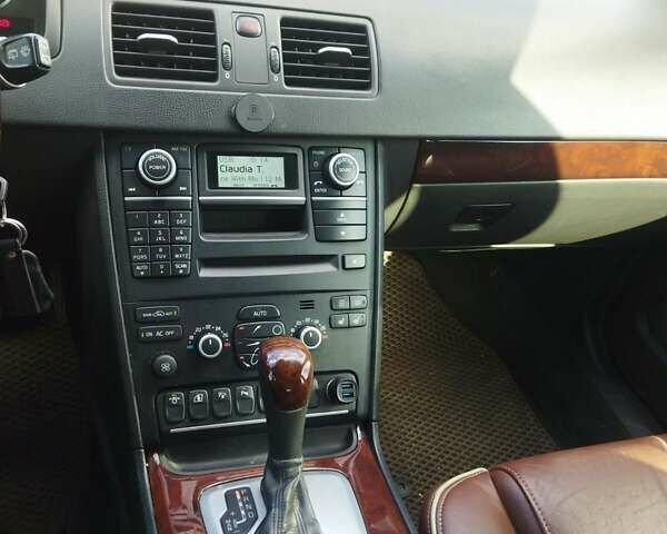 Вольво ХС90, объемом двигателя 2.4 л и пробегом 230 тыс. км за 22000 $, фото 3 на Automoto.ua