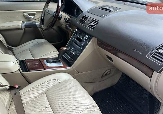 Вольво ХС90, объемом двигателя 2.4 л и пробегом 240 тыс. км за 17250 $, фото 19 на Automoto.ua