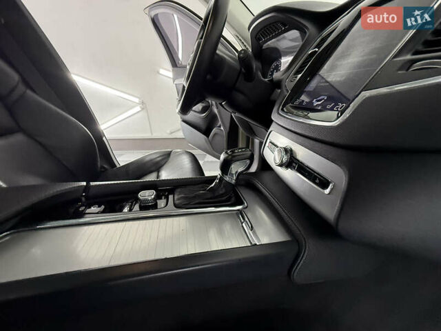 Вольво ХС90, объемом двигателя 2 л и пробегом 135 тыс. км за 20999 $, фото 31 на Automoto.ua