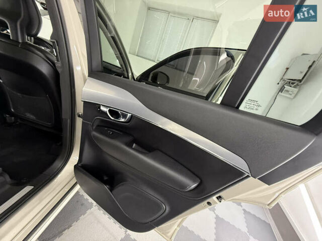 Вольво ХС90, объемом двигателя 2 л и пробегом 135 тыс. км за 20999 $, фото 46 на Automoto.ua