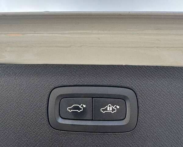 Вольво ХС90, объемом двигателя 0 л и пробегом 33 тыс. км за 39000 $, фото 18 на Automoto.ua